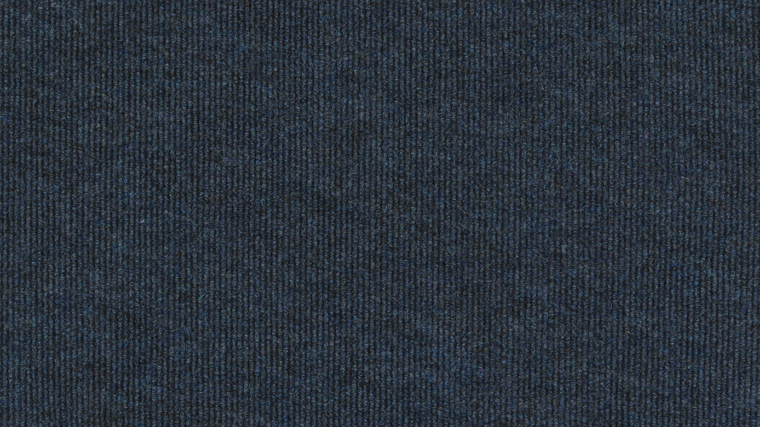 Textile Bleu Sur Fond Noir. Wallpaper in 2560x1440 Resolution