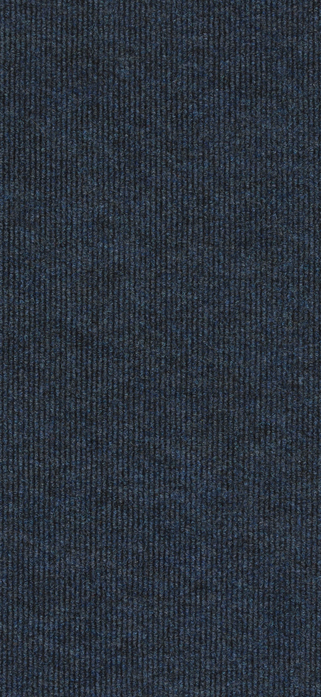 Blaues Textil Mit Schwarzem Hintergrund. Wallpaper in 1125x2436 Resolution