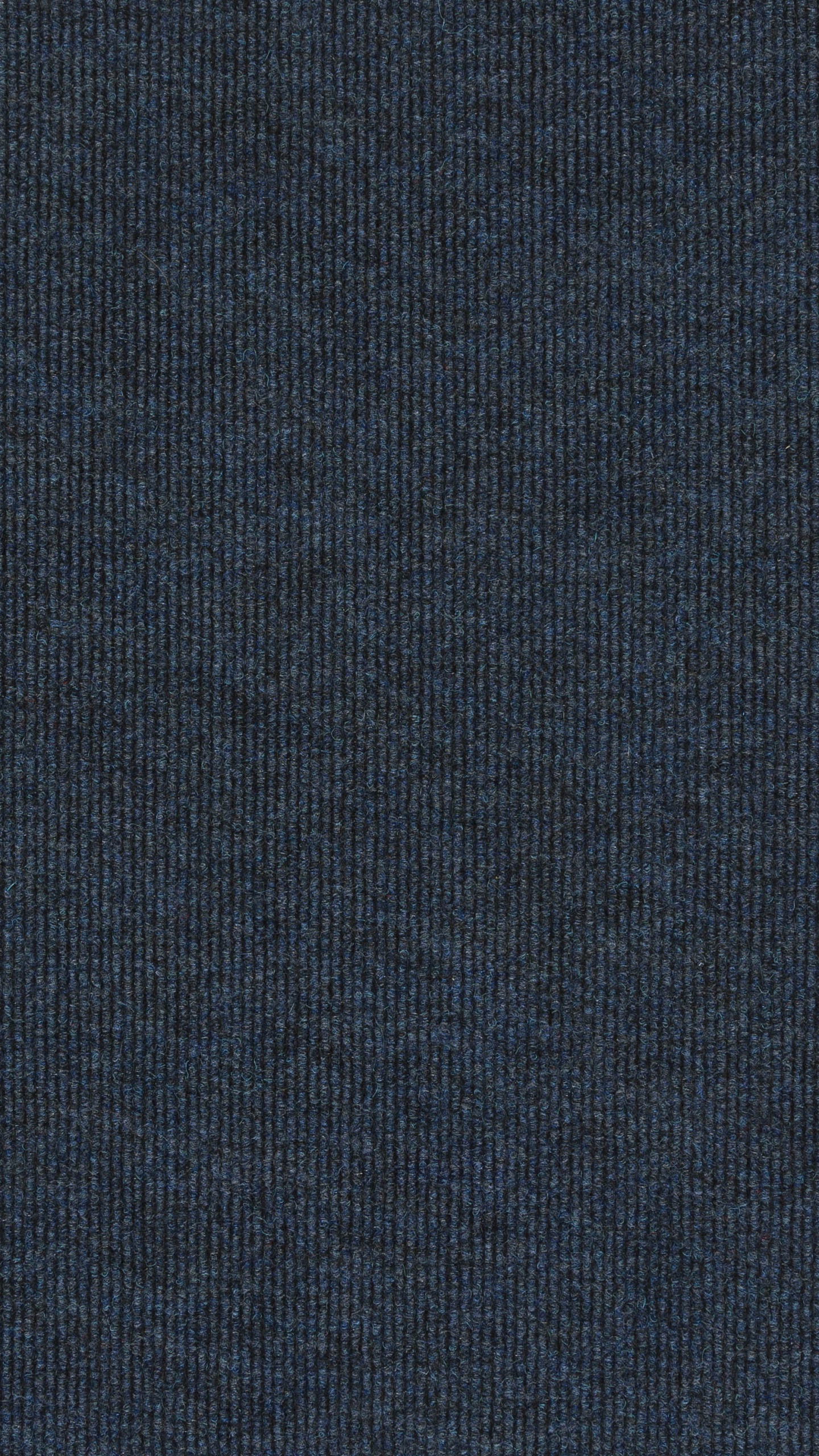Blaues Textil Mit Schwarzem Hintergrund. Wallpaper in 1440x2560 Resolution