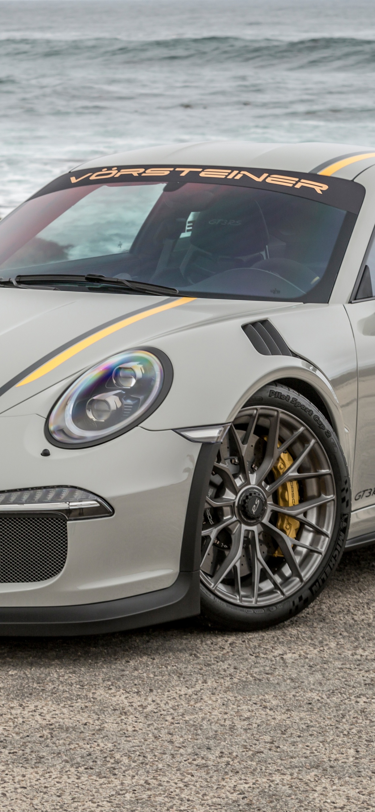 Mercedes Benz Coupe Blanco Sobre Arena Gris Durante el Día. Wallpaper in 1242x2688 Resolution