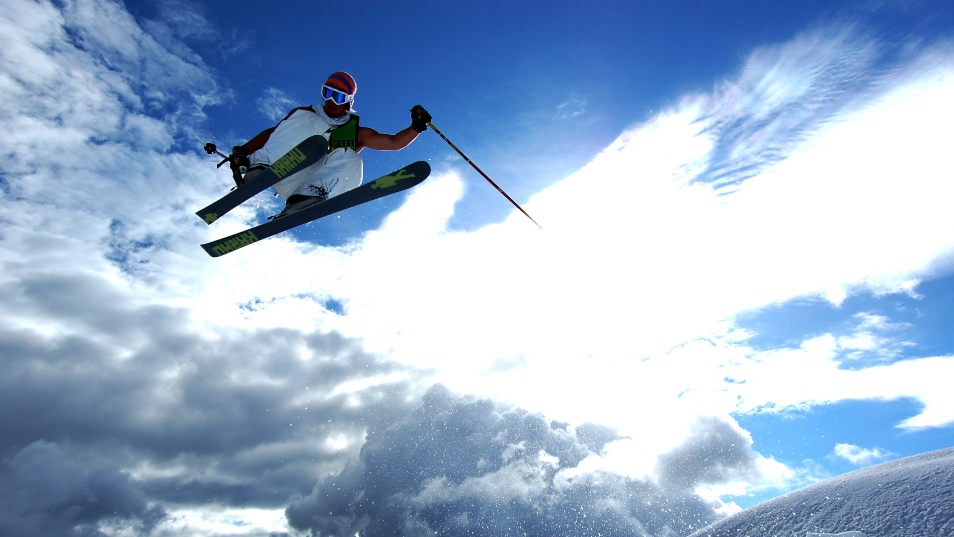 Person in Roter Jacke Und Weißer Hose, Die Tagsüber Auf Weißem Und Rotem Snowboard Fährt. Wallpaper in 1920x1080 Resolution