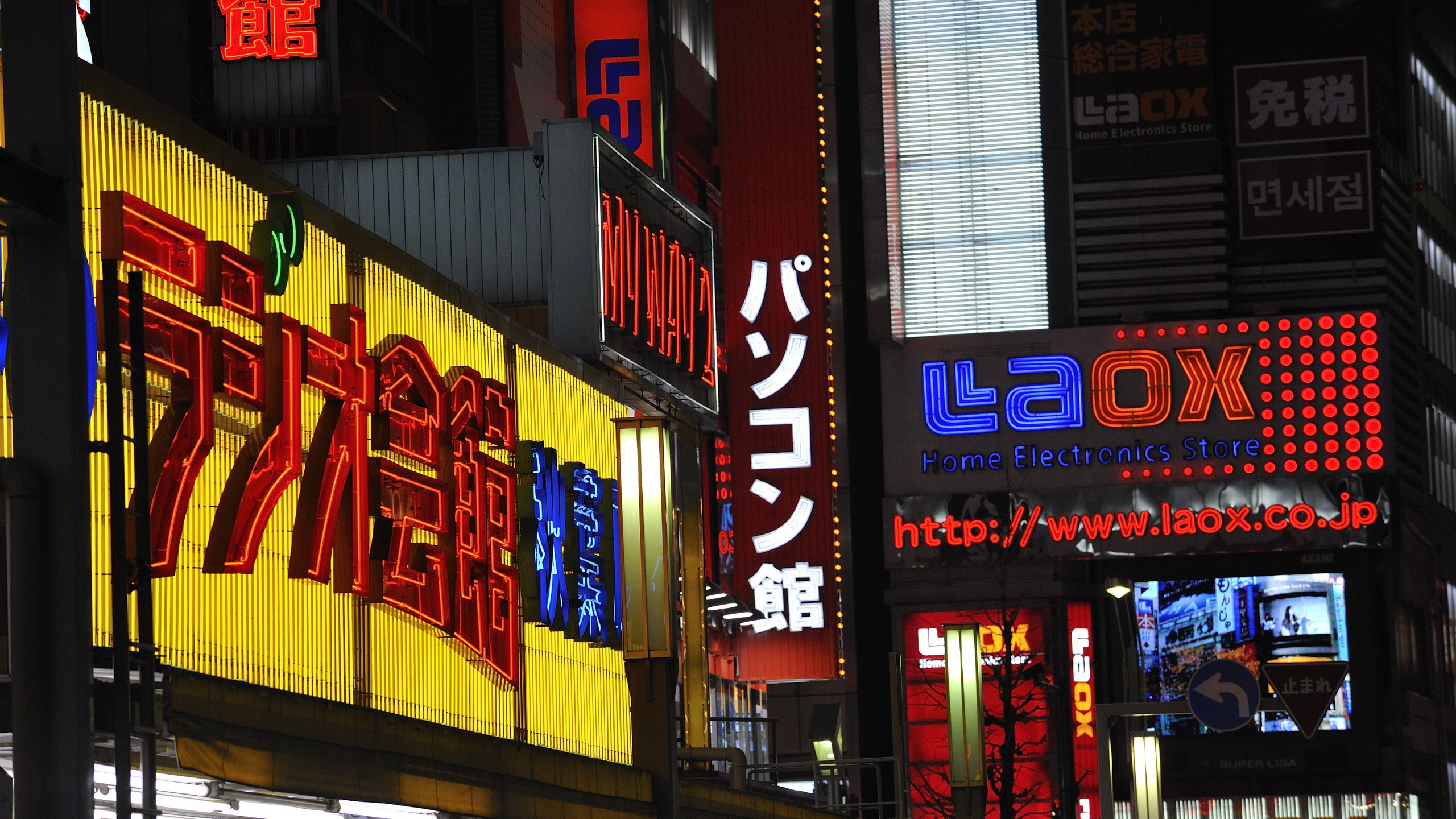 Building, Electronic Signage, Signage, Advertising, Neon Sign. Wallpaper in 2560x1440 Resolution