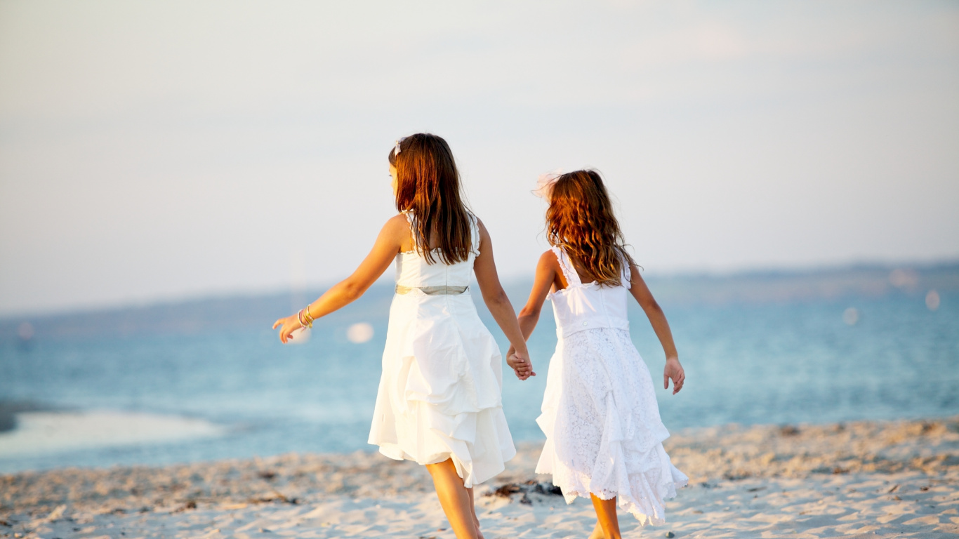 Schwester, Anführungszeichen, Spaß, Freundschaft, Kleid. Wallpaper in 1366x768 Resolution