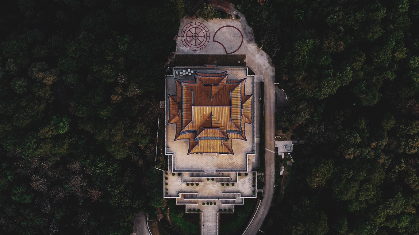 White and Red Cable Car. Wallpaper in 1366x768 Resolution