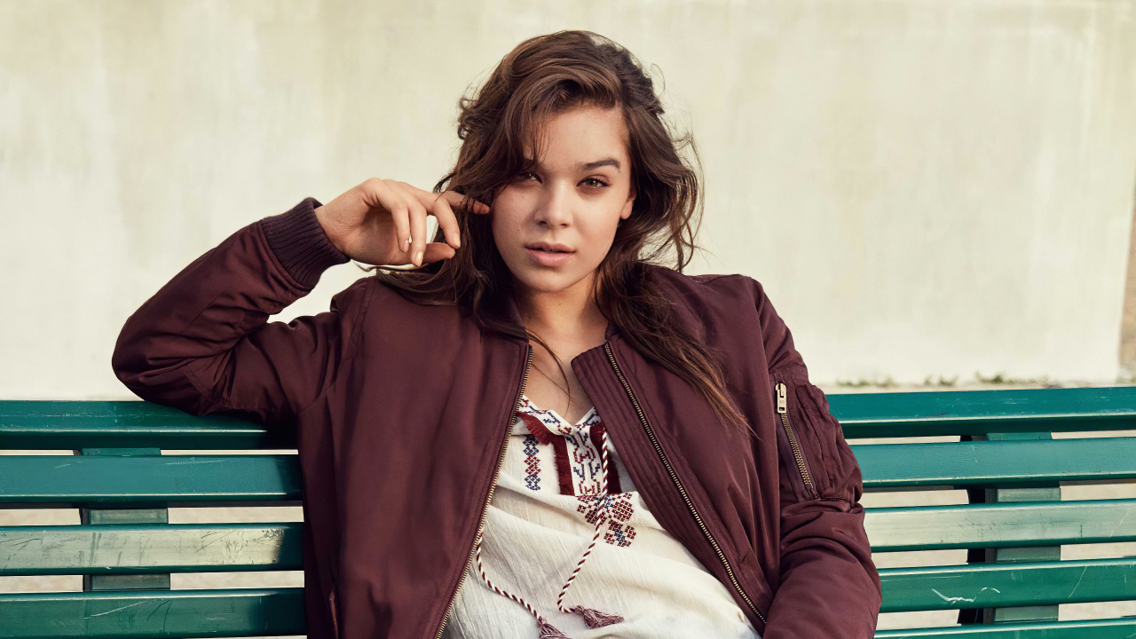 Hailee Steinfeld, Lip, Chin, Arm, Fashion. Wallpaper in 1280x720 Resolution