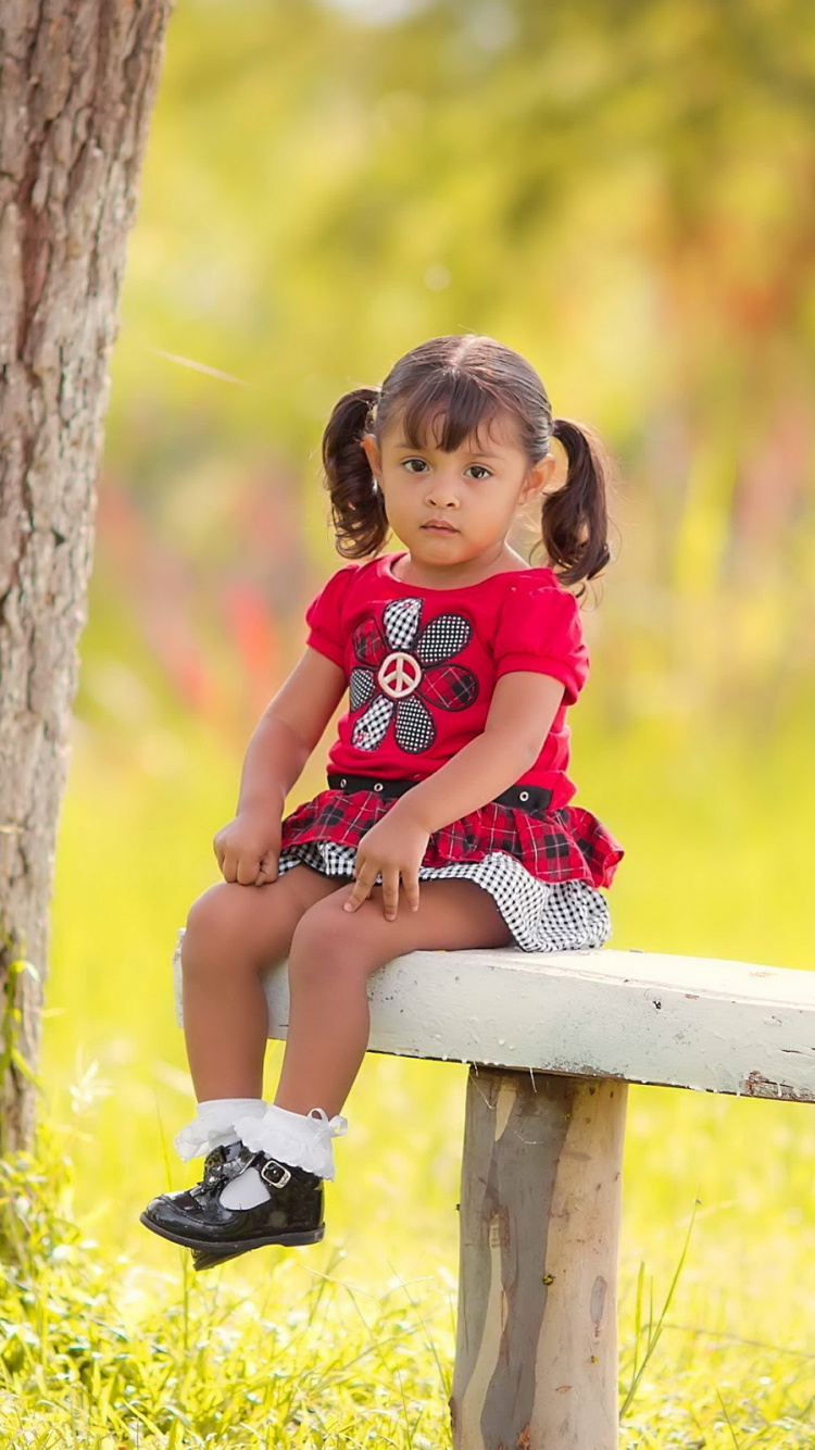 Gelb, Kind, Baum, Woody Pflanze, Emotion. Wallpaper in 750x1334 Resolution