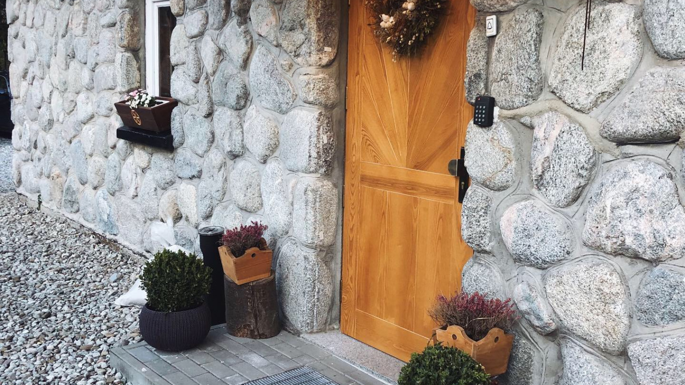 Wall, Flowerpot, Door, Flooring, Ceiling. Wallpaper in 1366x768 Resolution