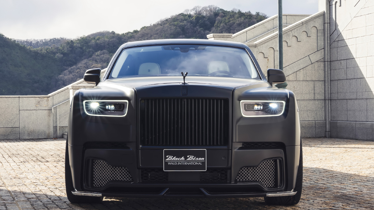 Black Classic Car Parked on Parking Lot During Daytime. Wallpaper in 1280x720 Resolution