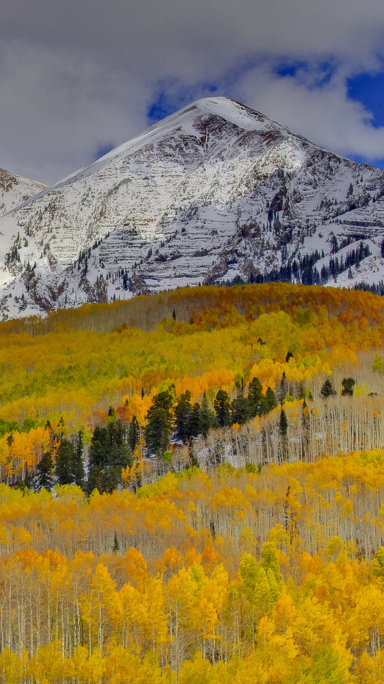 Montagne Couverte de Neige Pendant la Journée. Wallpaper in 750x1334 Resolution