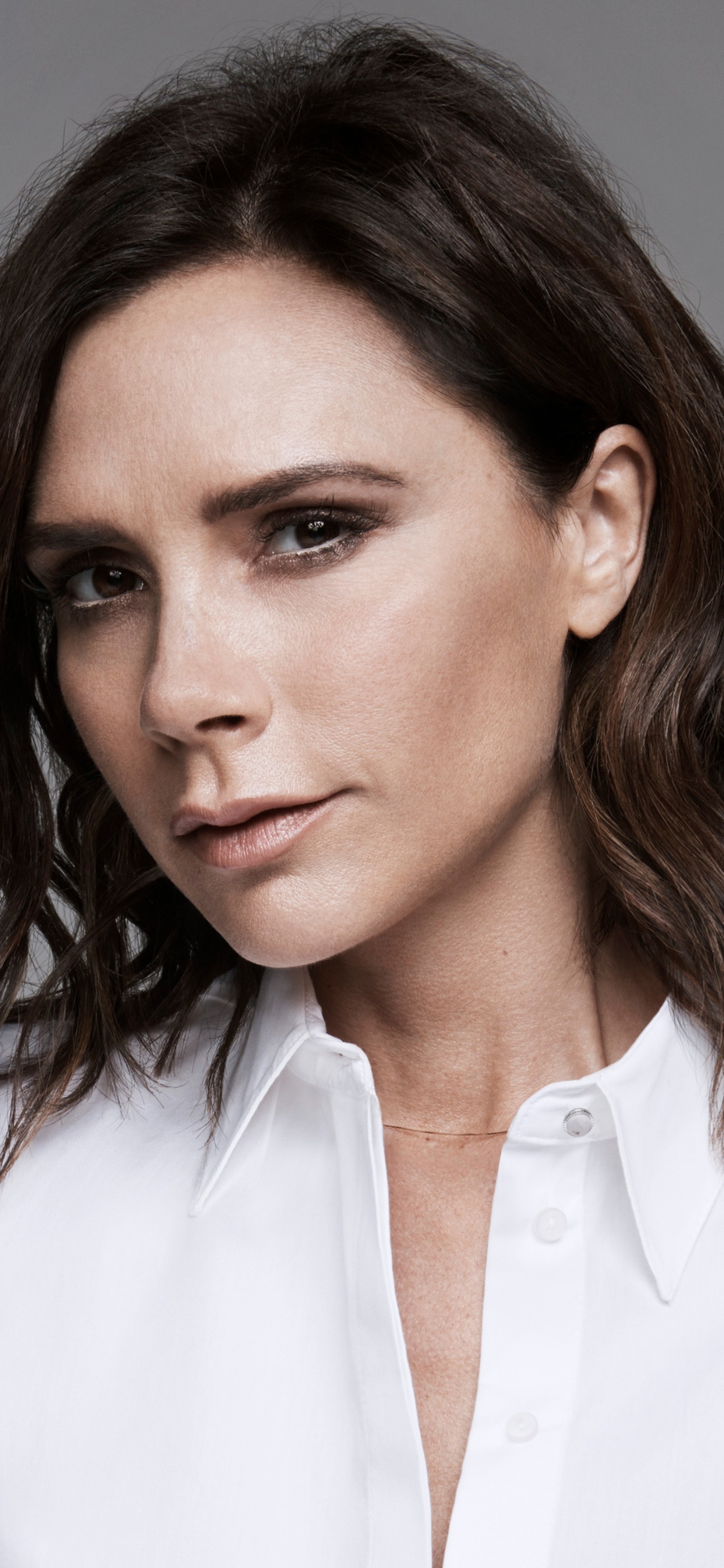 Victoria Beckham, Spice Girls, Stirn, Wange, Lippe. Wallpaper in 1125x2436 Resolution