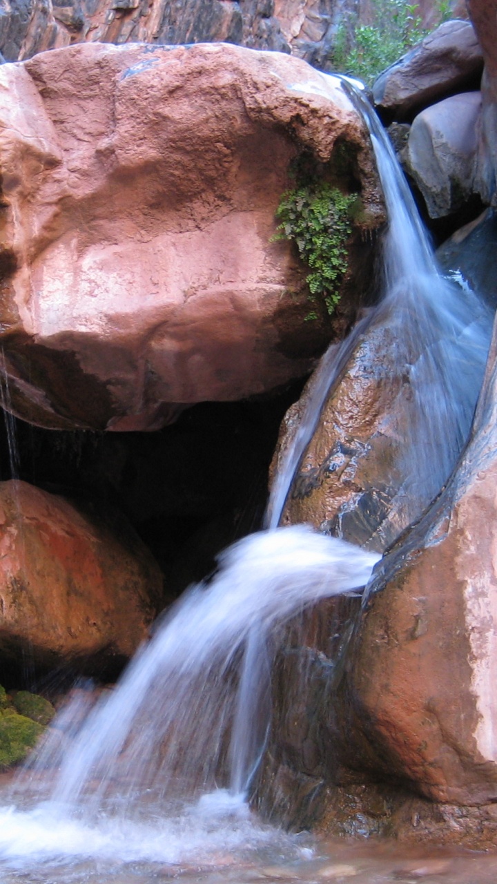 Water Falls on Brown Rock. Wallpaper in 720x1280 Resolution