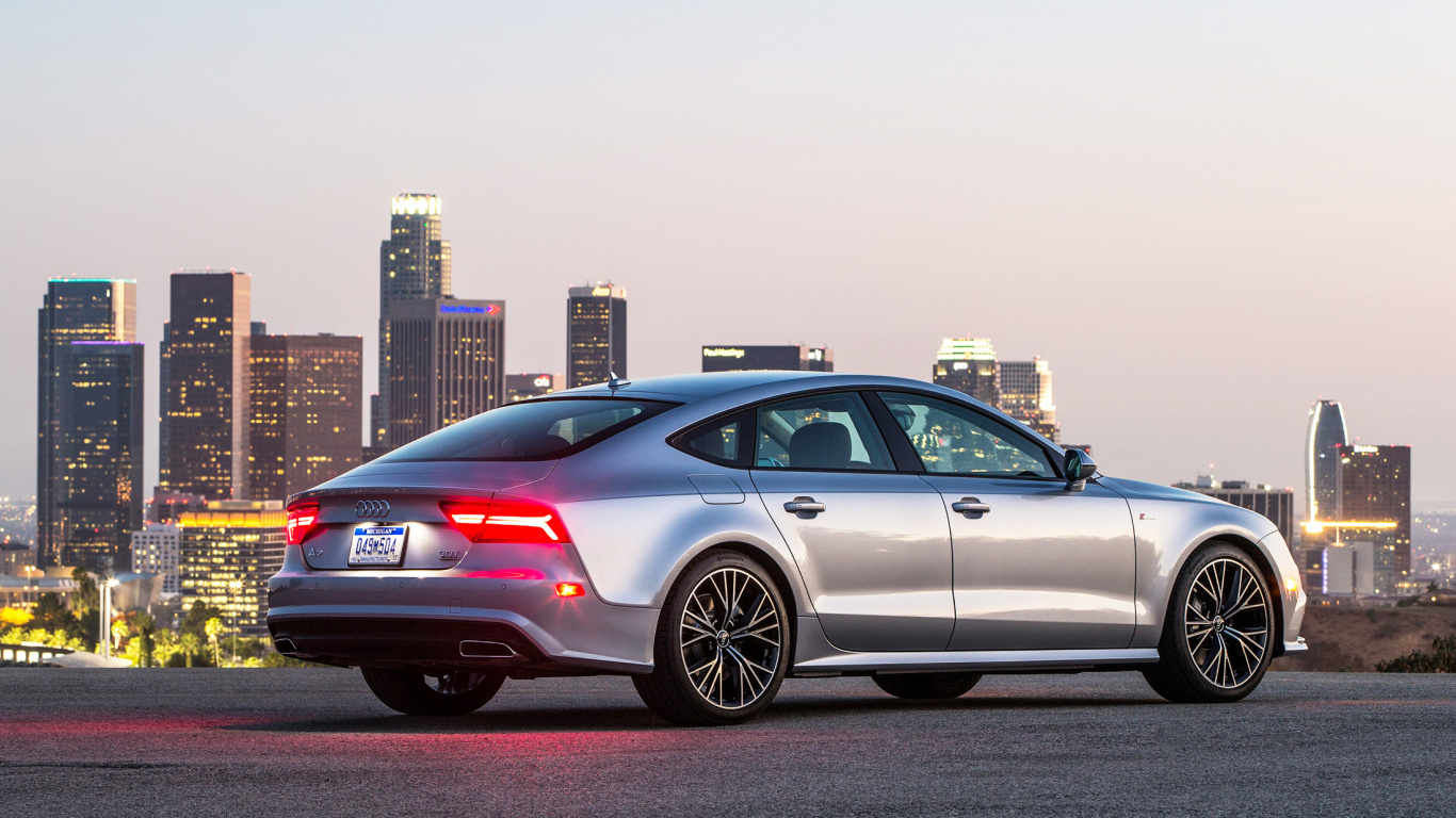 Silver Mercedes Benz Coupé Sur Route Pendant la Journée. Wallpaper in 1366x768 Resolution