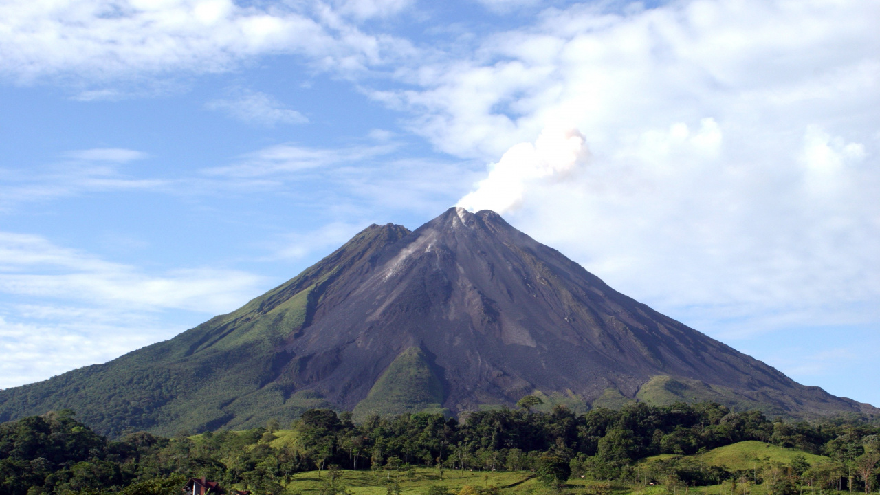 Green and Brown Mountain Under Blue Sky During Daytime. Wallpaper in 1280x720 Resolution
