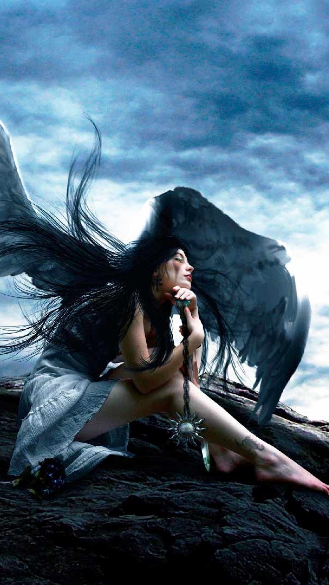 Mujer en Vestido Blanco Sentada Sobre Una Roca. Wallpaper in 1080x1920 Resolution