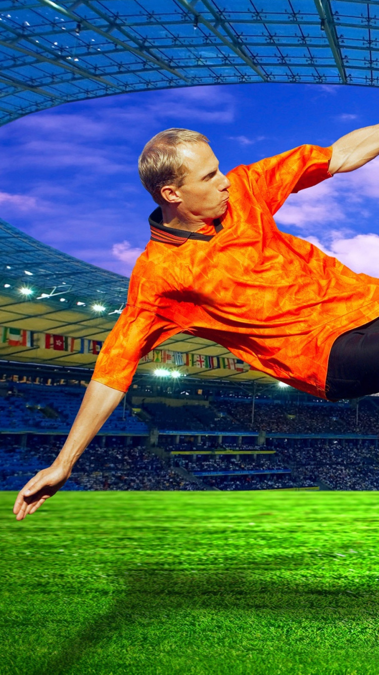 Hombre Con Camiseta Naranja de Fútbol Nike y Pantalones Cortos Negros Jugando al Fútbol. Wallpaper in 750x1334 Resolution