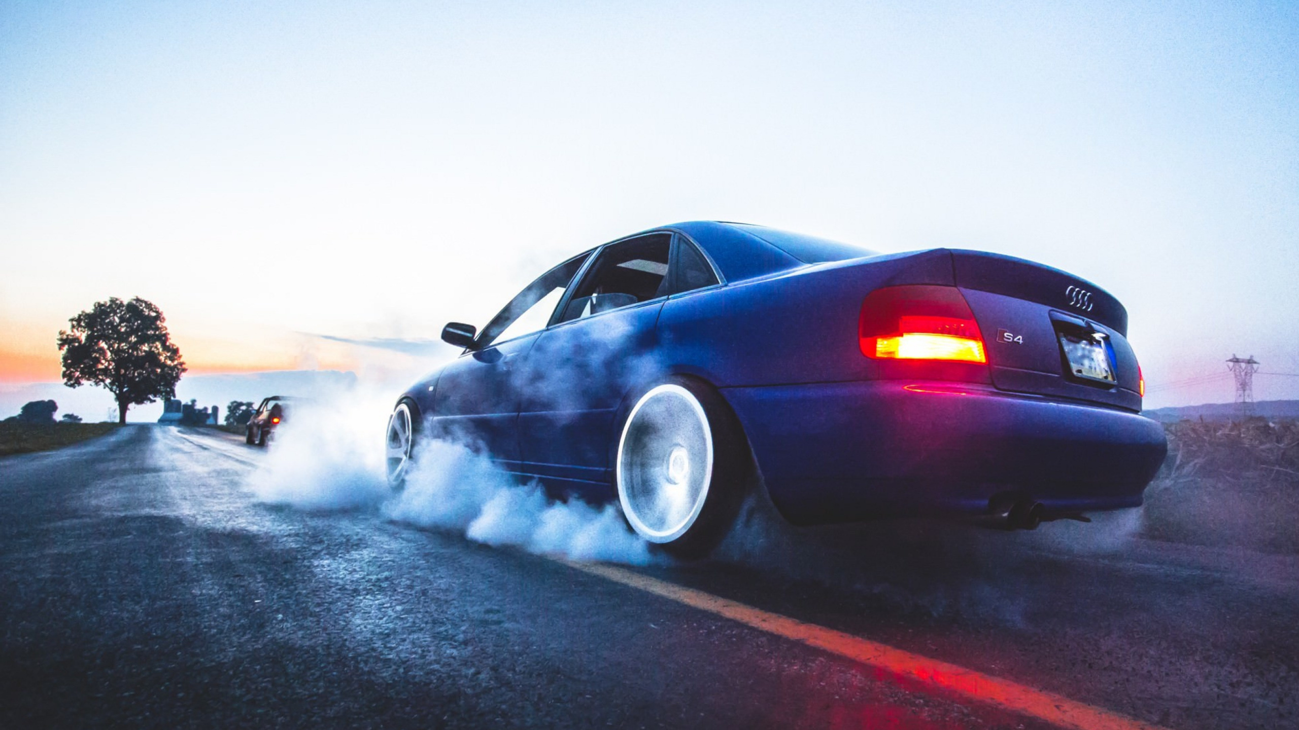 Grauer Porsche 911 Auf Grauer Asphaltstraße. Wallpaper in 2560x1440 Resolution