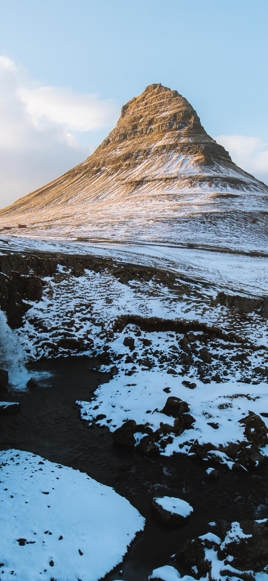 Alemania Islandia, Selvallavatn, Montaña, Nieve, Paisaje Natural. Wallpaper in 1125x2436 Resolution