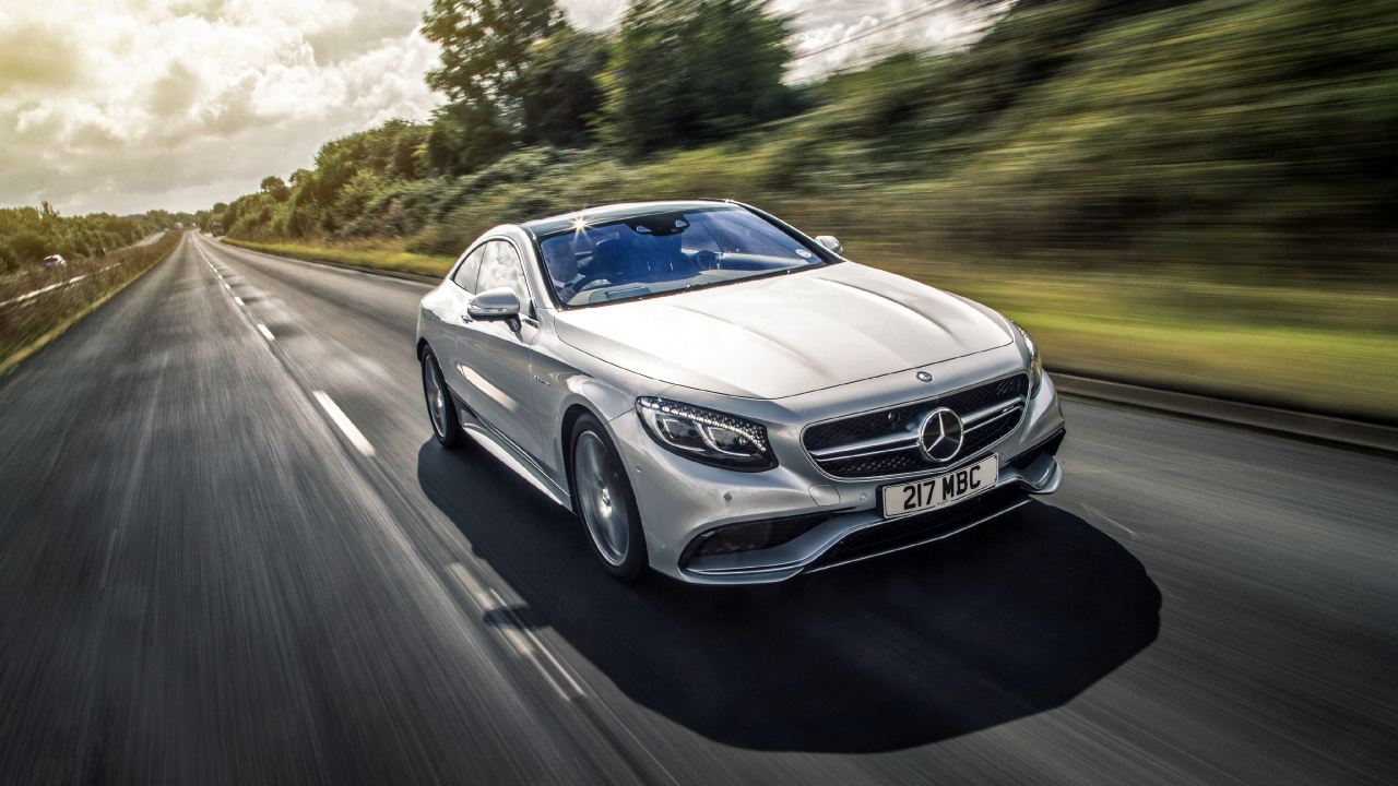 Black Mercedes Benz Coupe on Road During Daytime. Wallpaper in 1280x720 Resolution