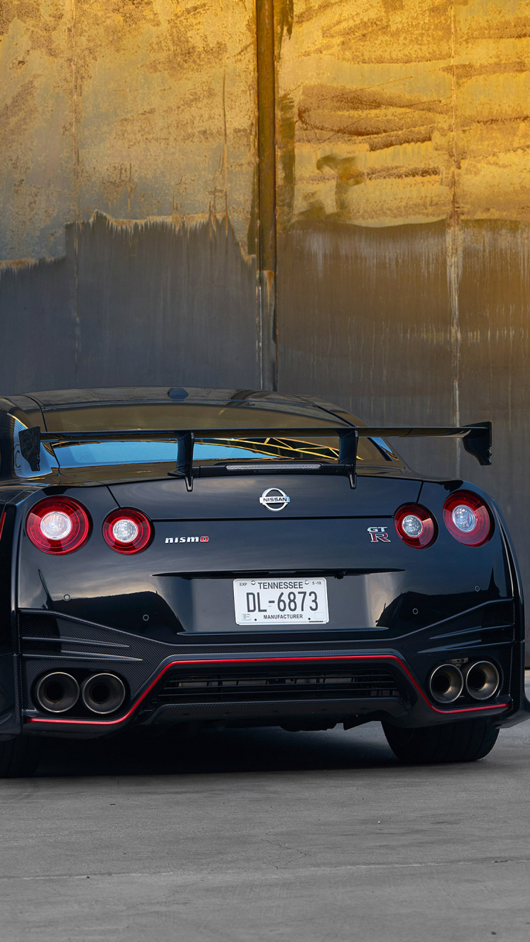 Bmw m 3 Negro en la Carretera. Wallpaper in 750x1334 Resolution