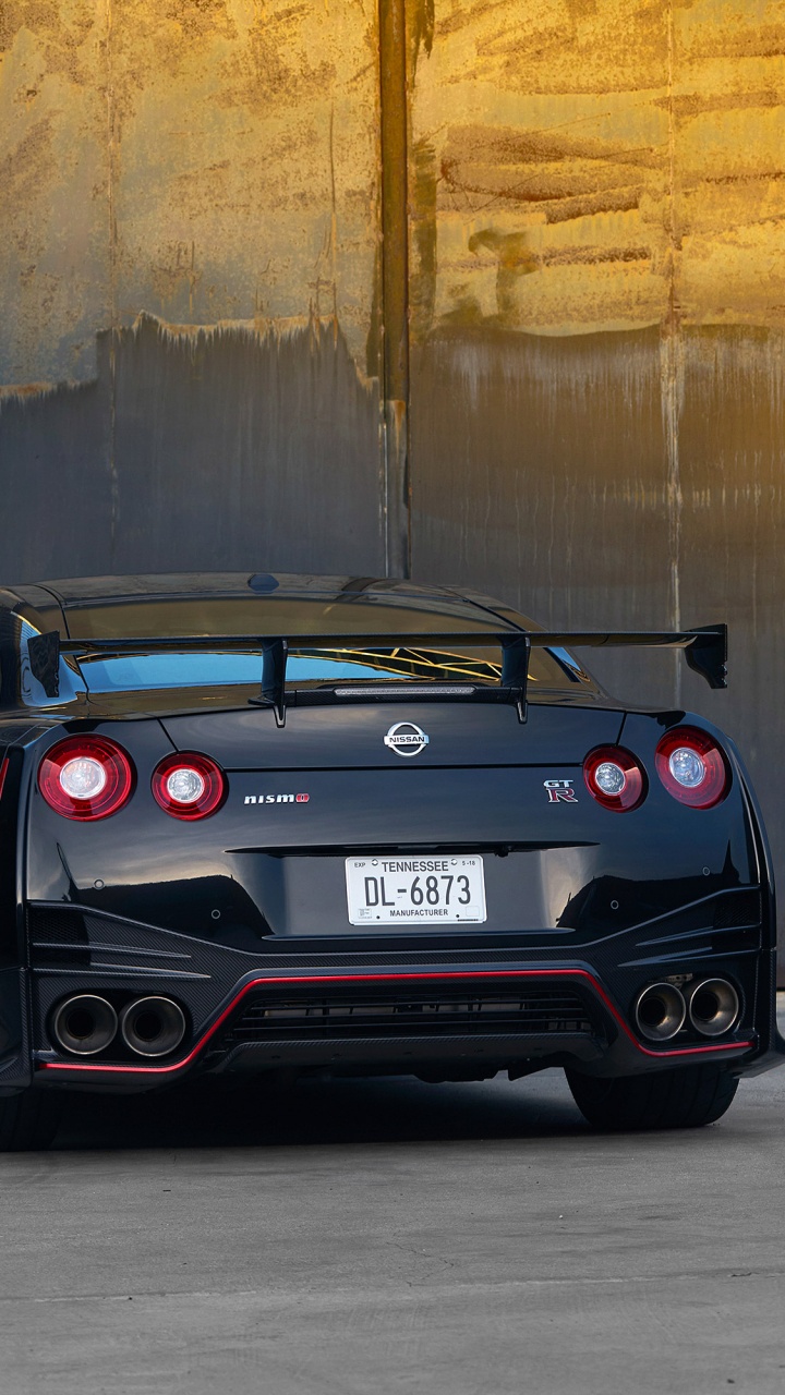 Bmw m 3 Noir Sur Route. Wallpaper in 720x1280 Resolution