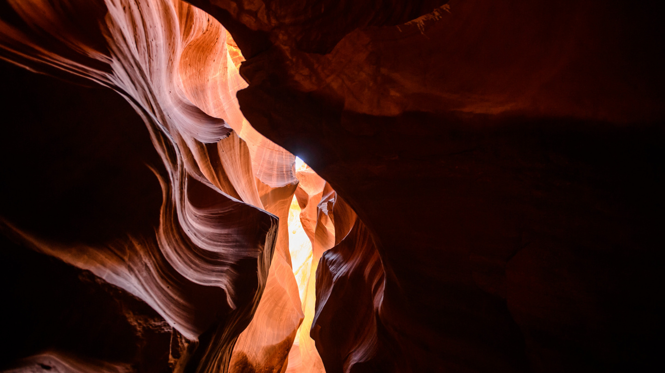Brown and White Cave With Brown and Black Rock Formation. Wallpaper in 1366x768 Resolution