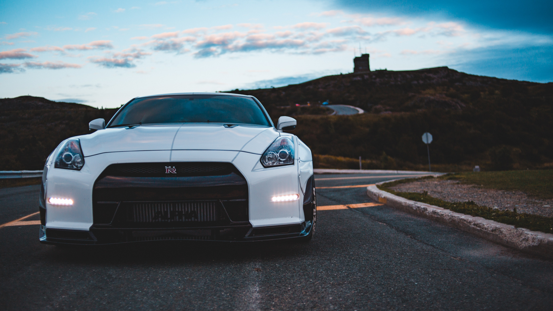 Weißer Bmw m 3 Tagsüber Unterwegs. Wallpaper in 1920x1080 Resolution