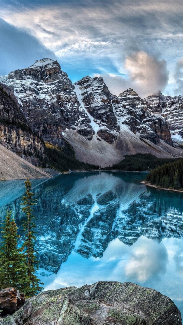 Lake in The Middle of Mountains. Wallpaper in 720x1280 Resolution