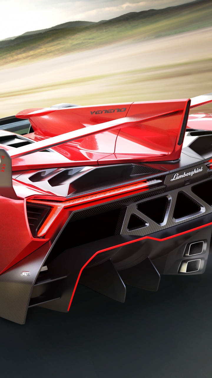 Roter Ferrari 458 Italia Unterwegs. Wallpaper in 720x1280 Resolution