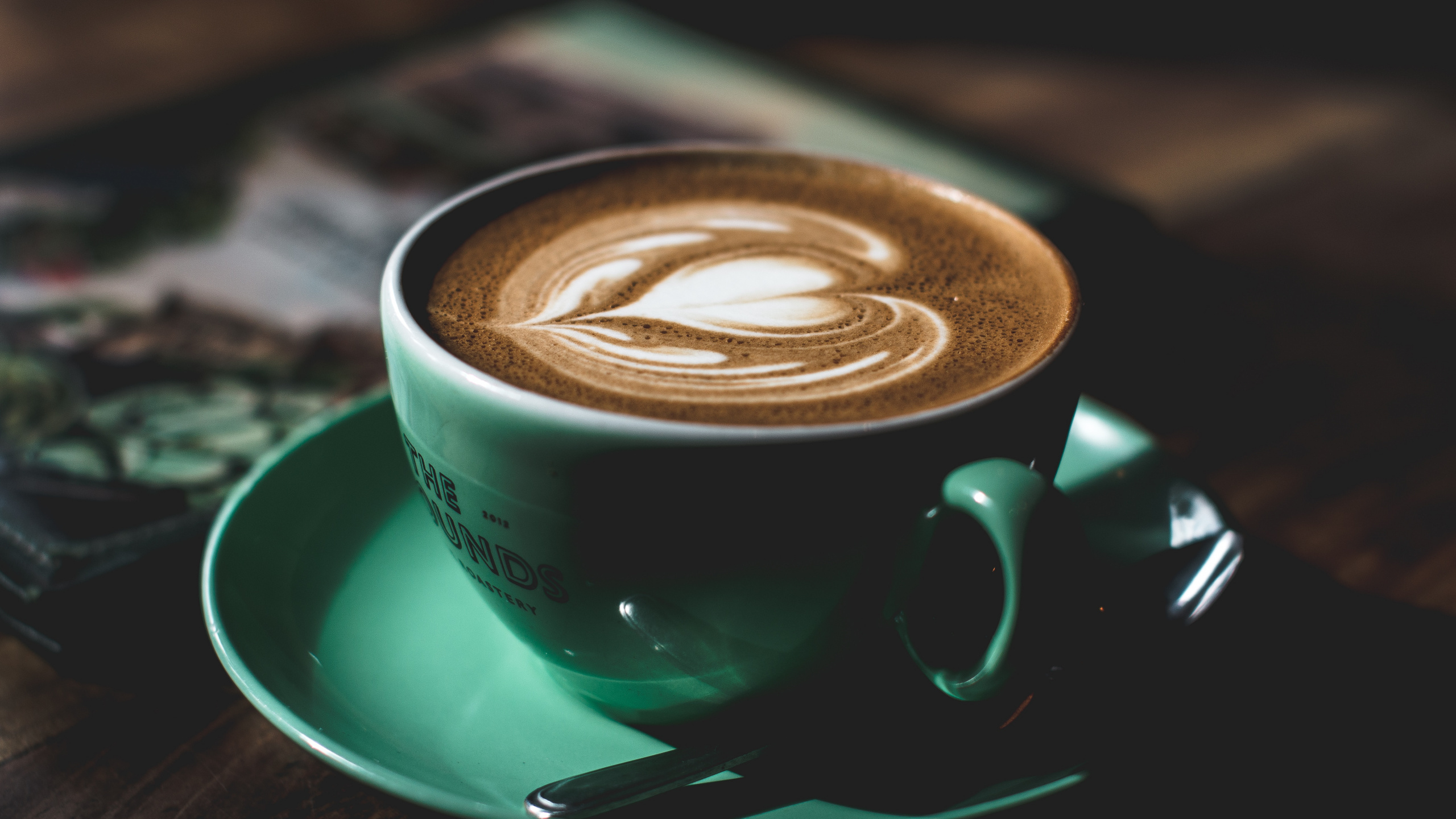 Green Ceramic Cup With Saucer. Wallpaper in 2560x1440 Resolution