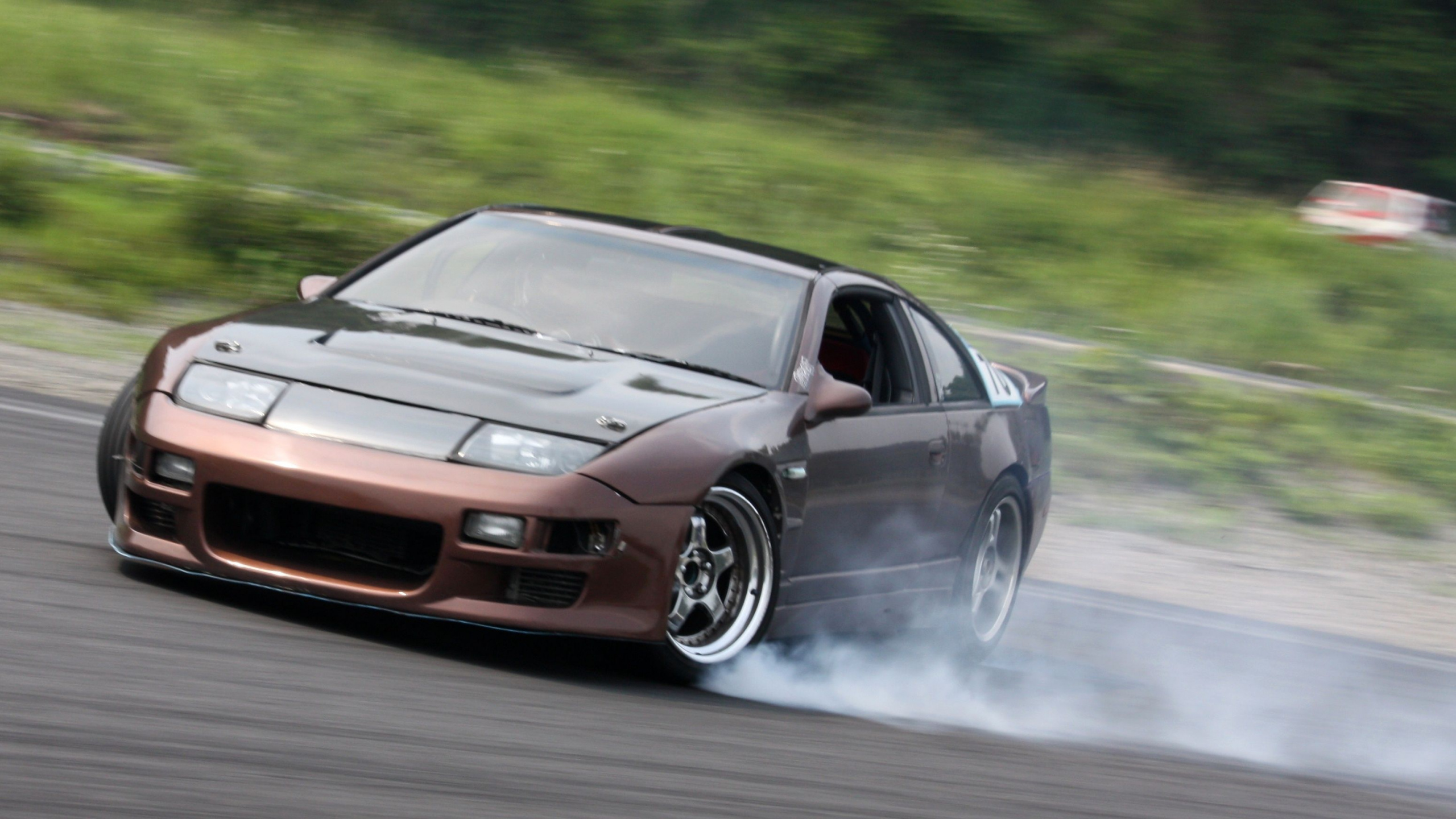 Porsche 911 Negro en la Carretera Durante el Día. Wallpaper in 2560x1440 Resolution