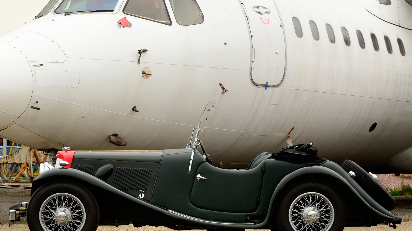 Black and White Vintage Car. Wallpaper in 1366x768 Resolution