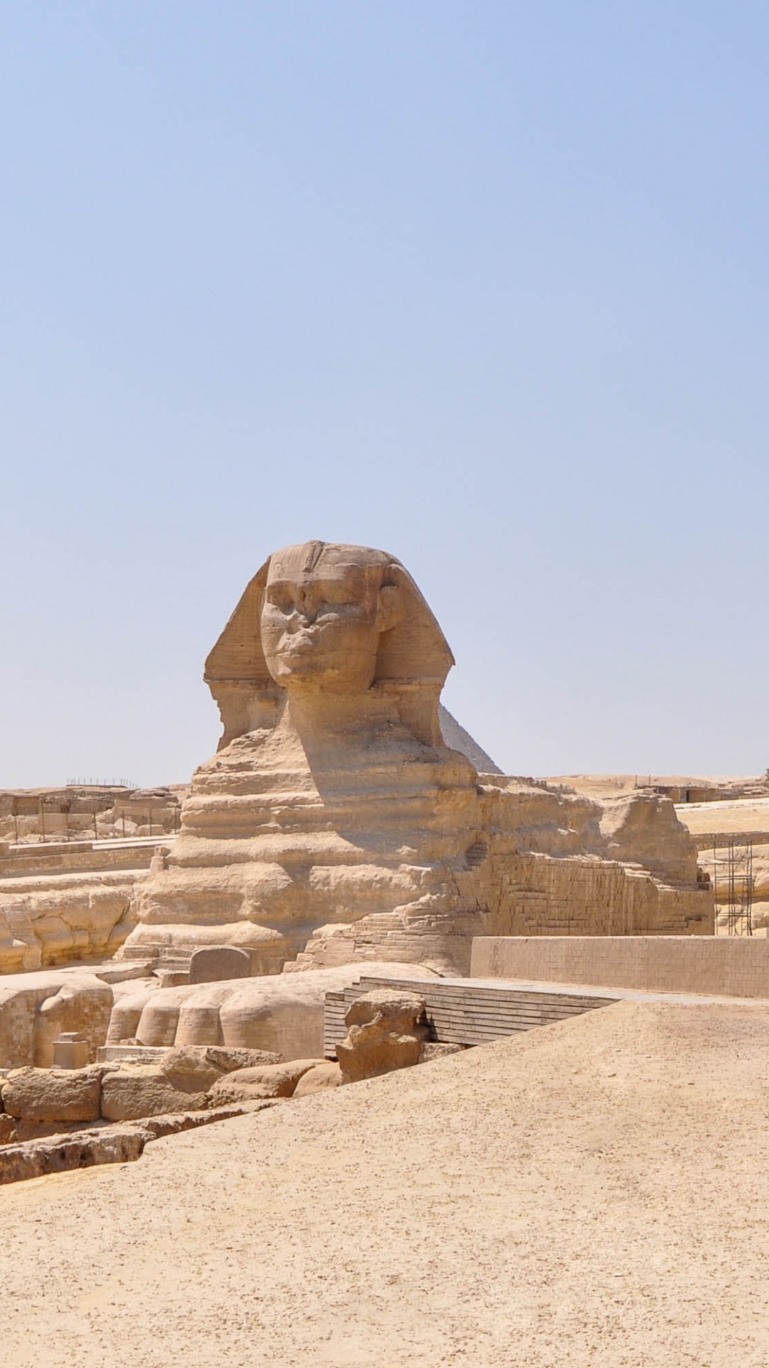 Pirámide Marrón Bajo un Cielo Azul Durante el Día. Wallpaper in 1080x1920 Resolution