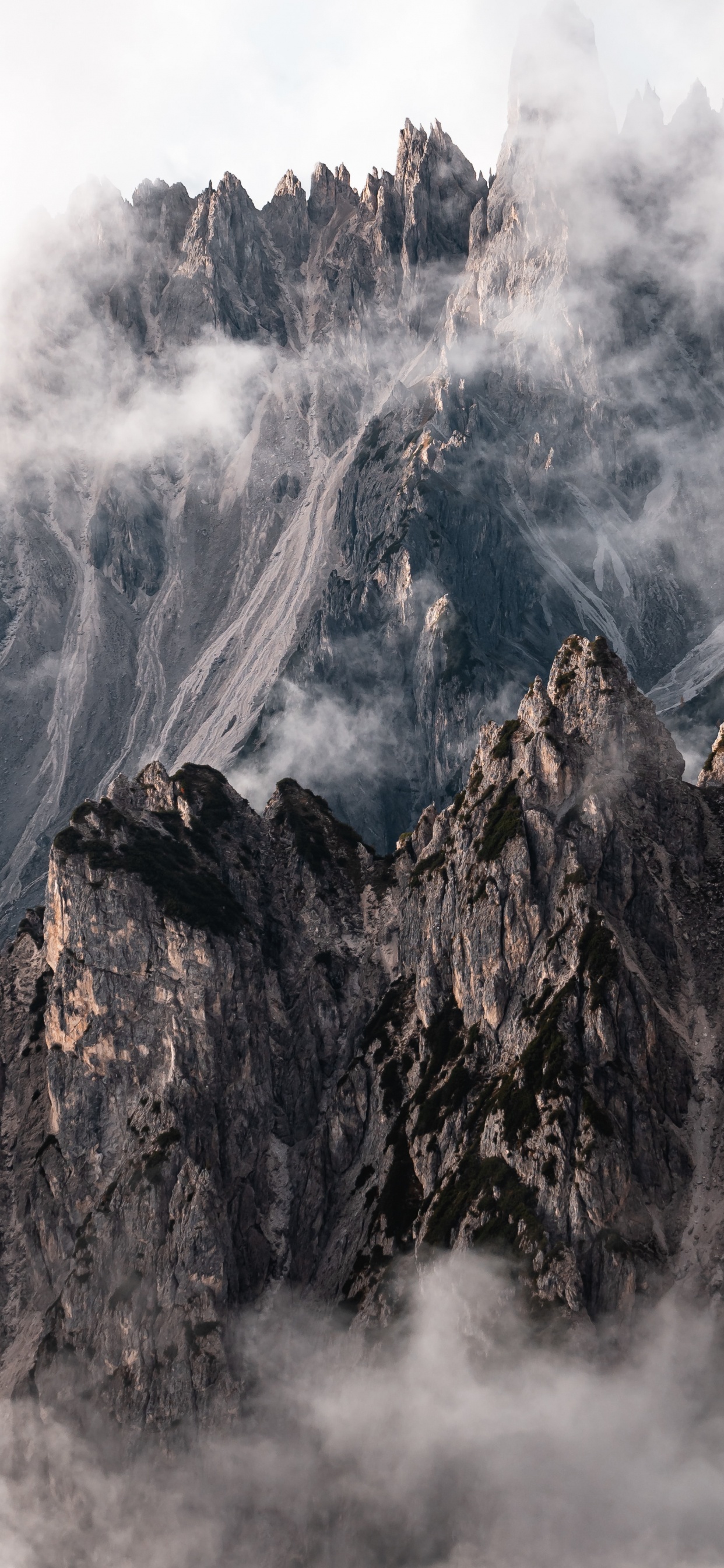 Bergkette, Bergigen Landschaftsformen, Rock, Rauch, Cloud. Wallpaper in 1242x2688 Resolution