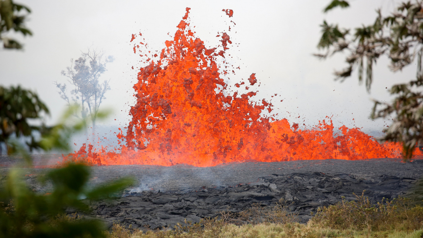 熔岩, 熔岩流, 通气缝隙, 天空, 火山灰 壁纸 1366x768 允许