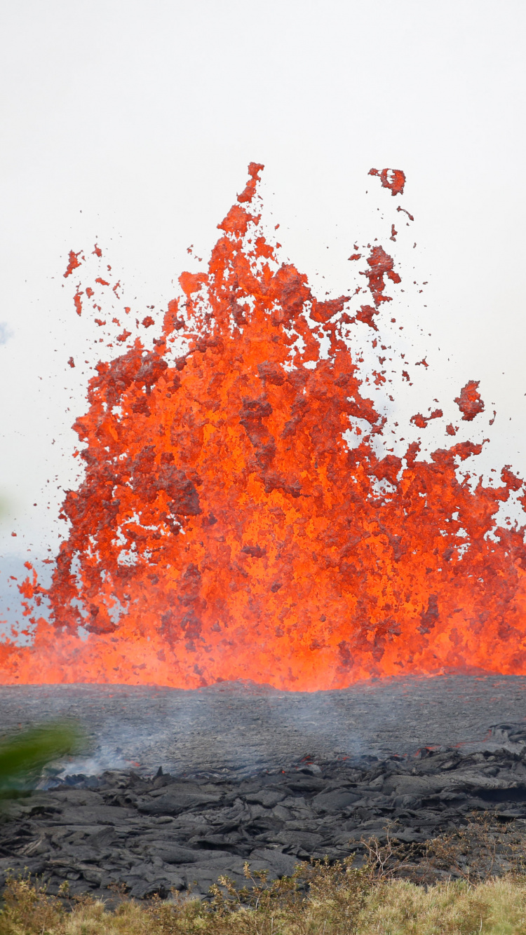 熔岩, 熔岩流, 通气缝隙, 天空, 火山灰 壁纸 750x1334 允许