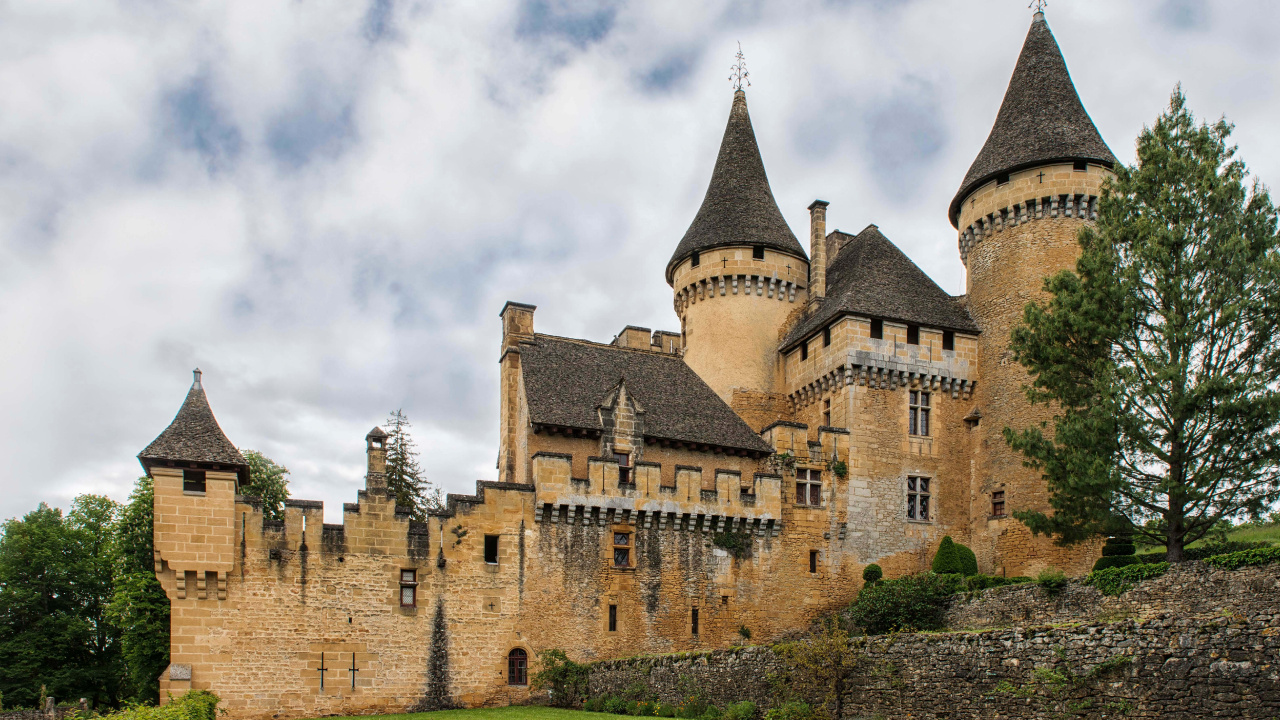 Brown Concrete Castle Under Cloudy Sky During Daytime. Wallpaper in 1280x720 Resolution