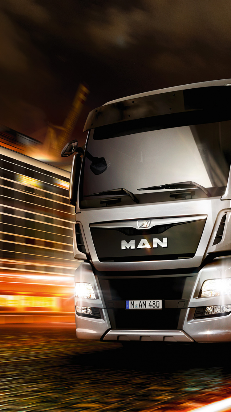 Camión Mercedes Benz Blanco en la Carretera Durante la Noche. Wallpaper in 750x1334 Resolution