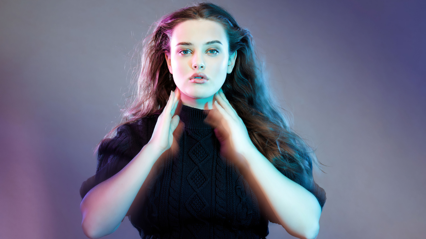 Katherine Langford, Cabello, Morado, Belleza, Hombro. Wallpaper in 1366x768 Resolution