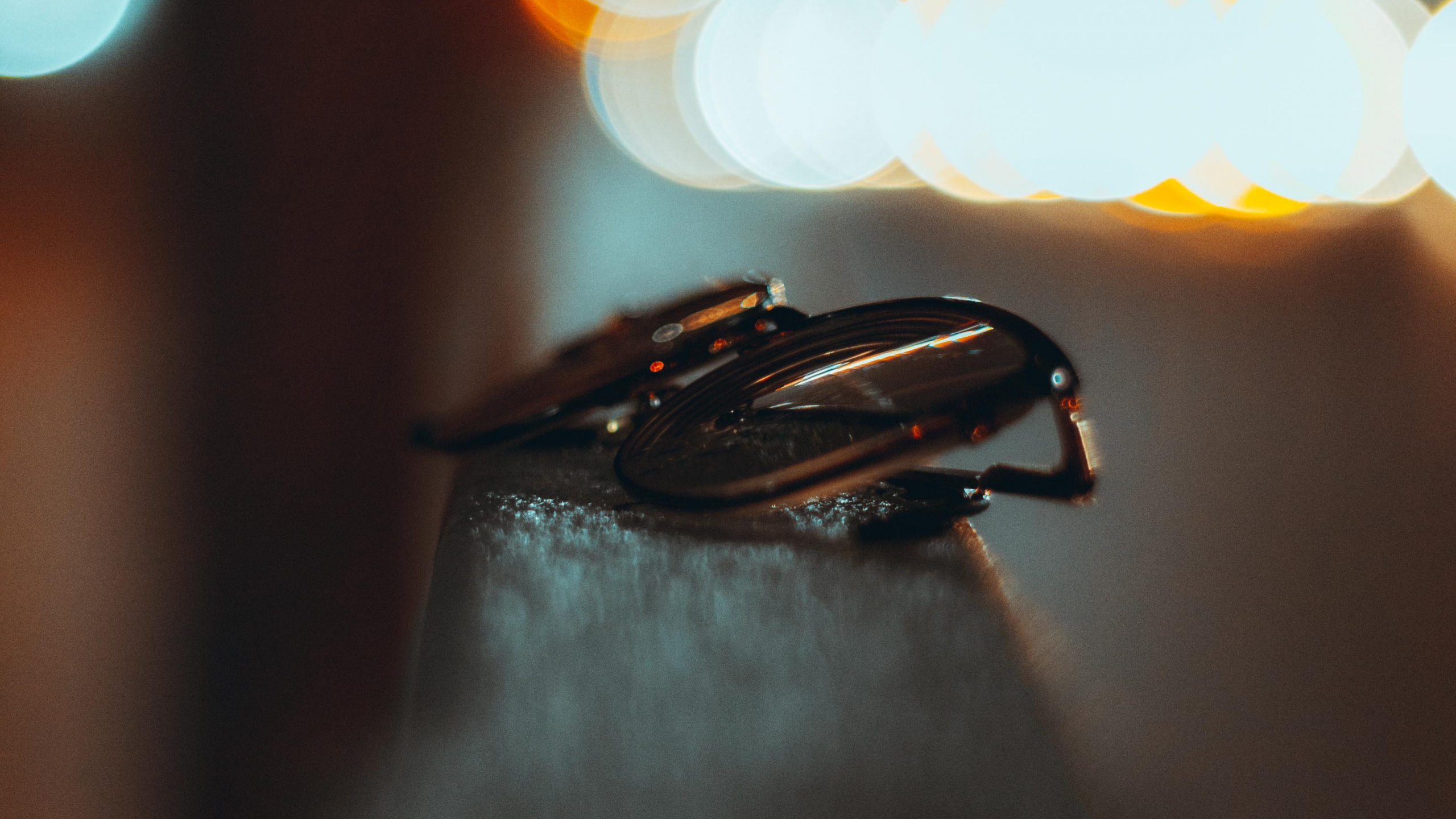 Licht, Automotive Lighting, Bernstein, Baum, Farbtöne Und Schattierungen. Wallpaper in 2560x1440 Resolution