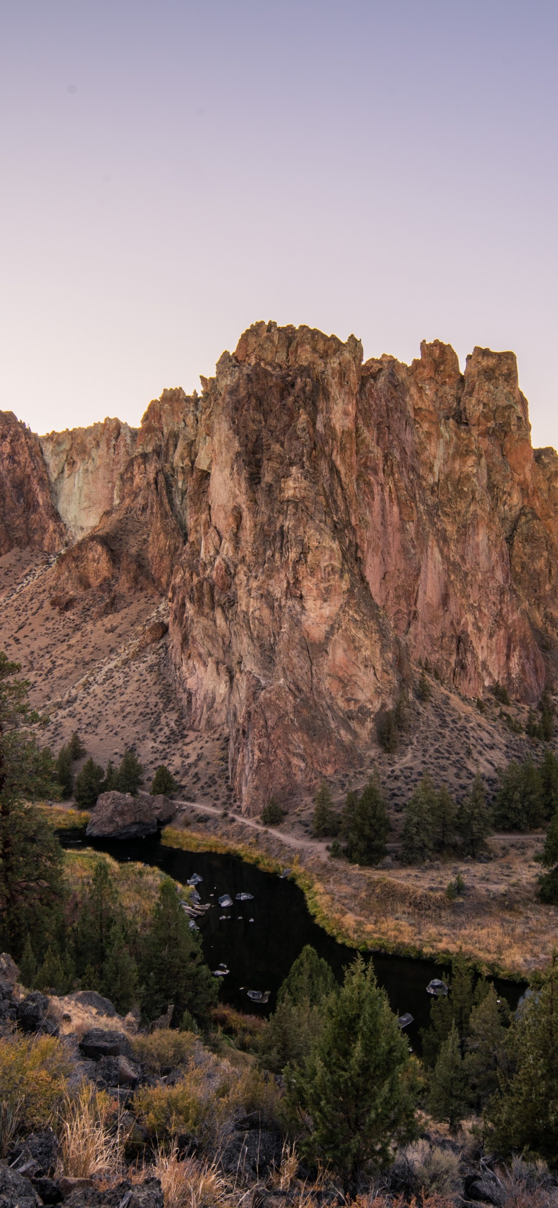 Smith Rock State Park, Krummer Fluss, Park, Redmonder, State Park. Wallpaper in 1125x2436 Resolution