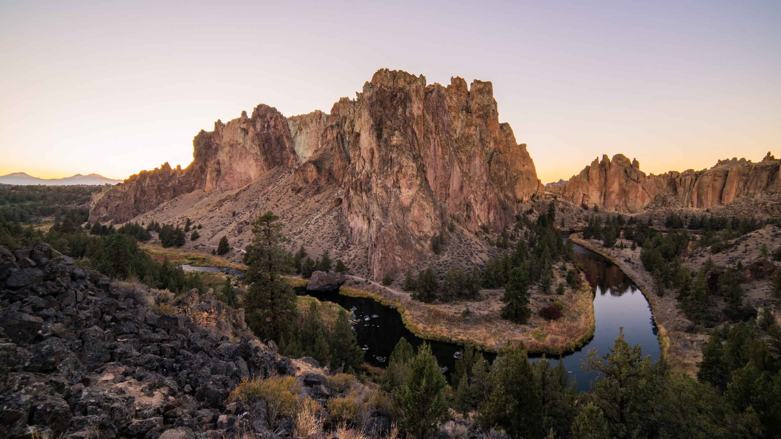 Smith Rock State Park, Krummer Fluss, Park, Redmonder, State Park. Wallpaper in 2560x1440 Resolution