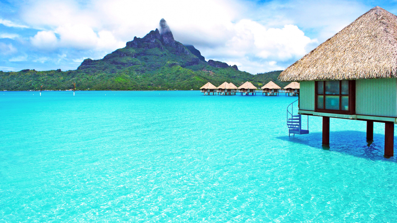 Brown Wooden House on Blue Sea Water Under Blue Sky During Daytime. Wallpaper in 1366x768 Resolution