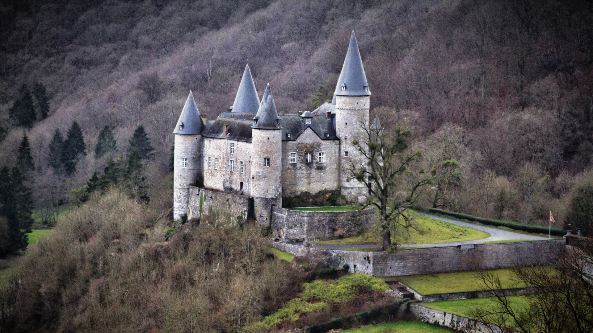 Grey Concrete Castle on Green Grass Field Near Mountain During Daytime. Wallpaper in 1920x1080 Resolution
