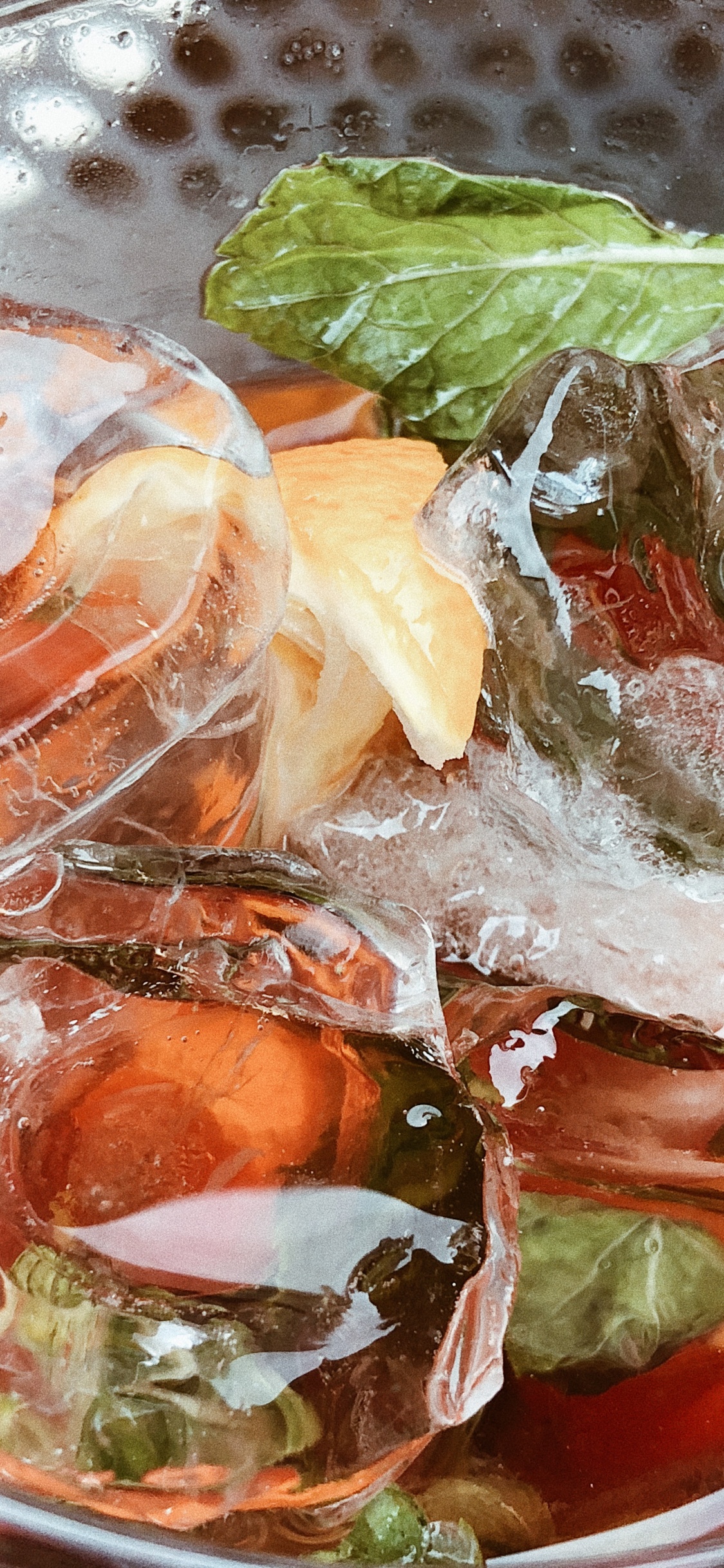 Plato, Líquido, Alimento, Cubo de Hielo, Ingrediente. Wallpaper in 1125x2436 Resolution