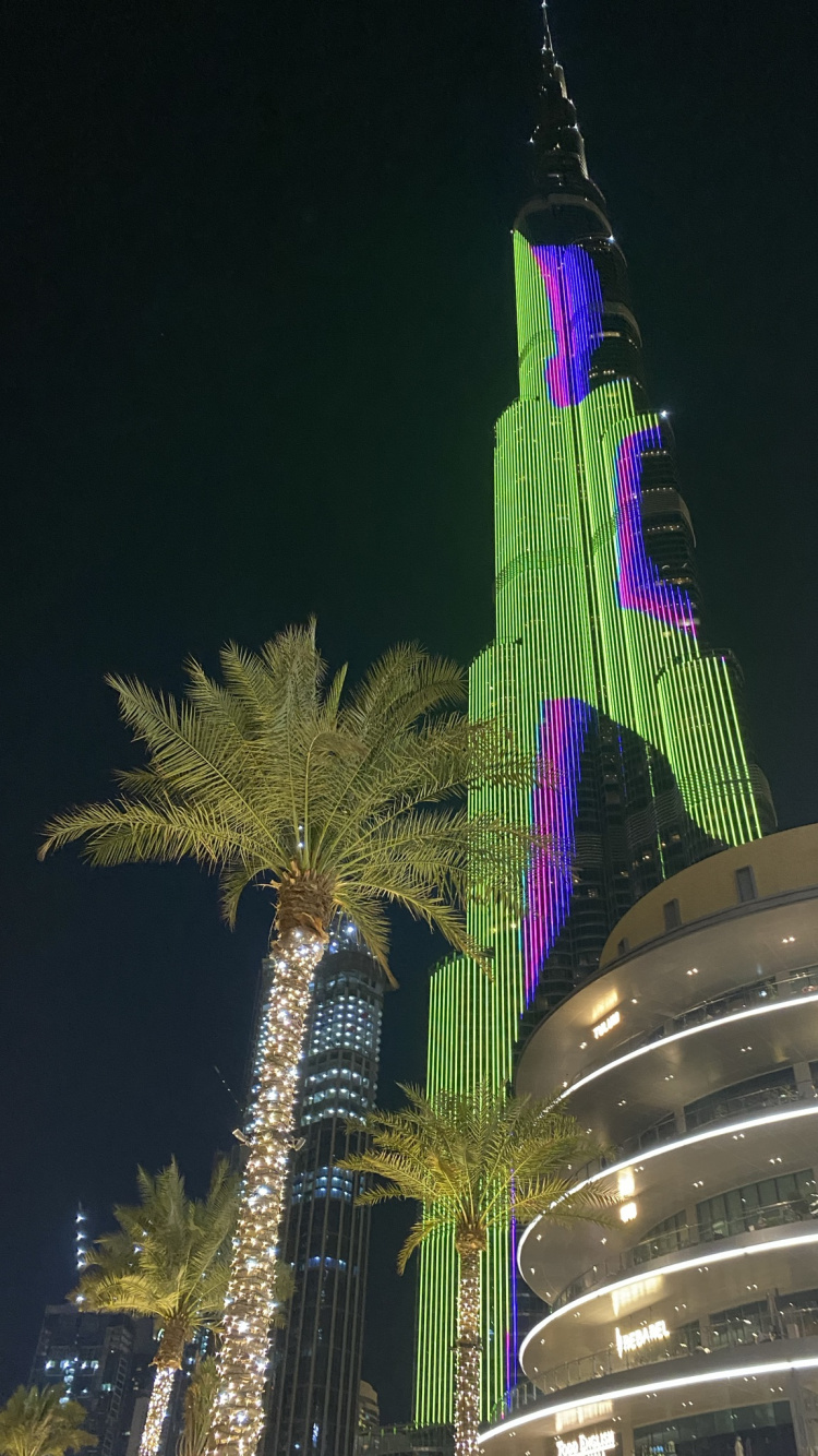 Tower, Palme, Majorelle-blau, Fassade, Nacht. Wallpaper in 750x1334 Resolution