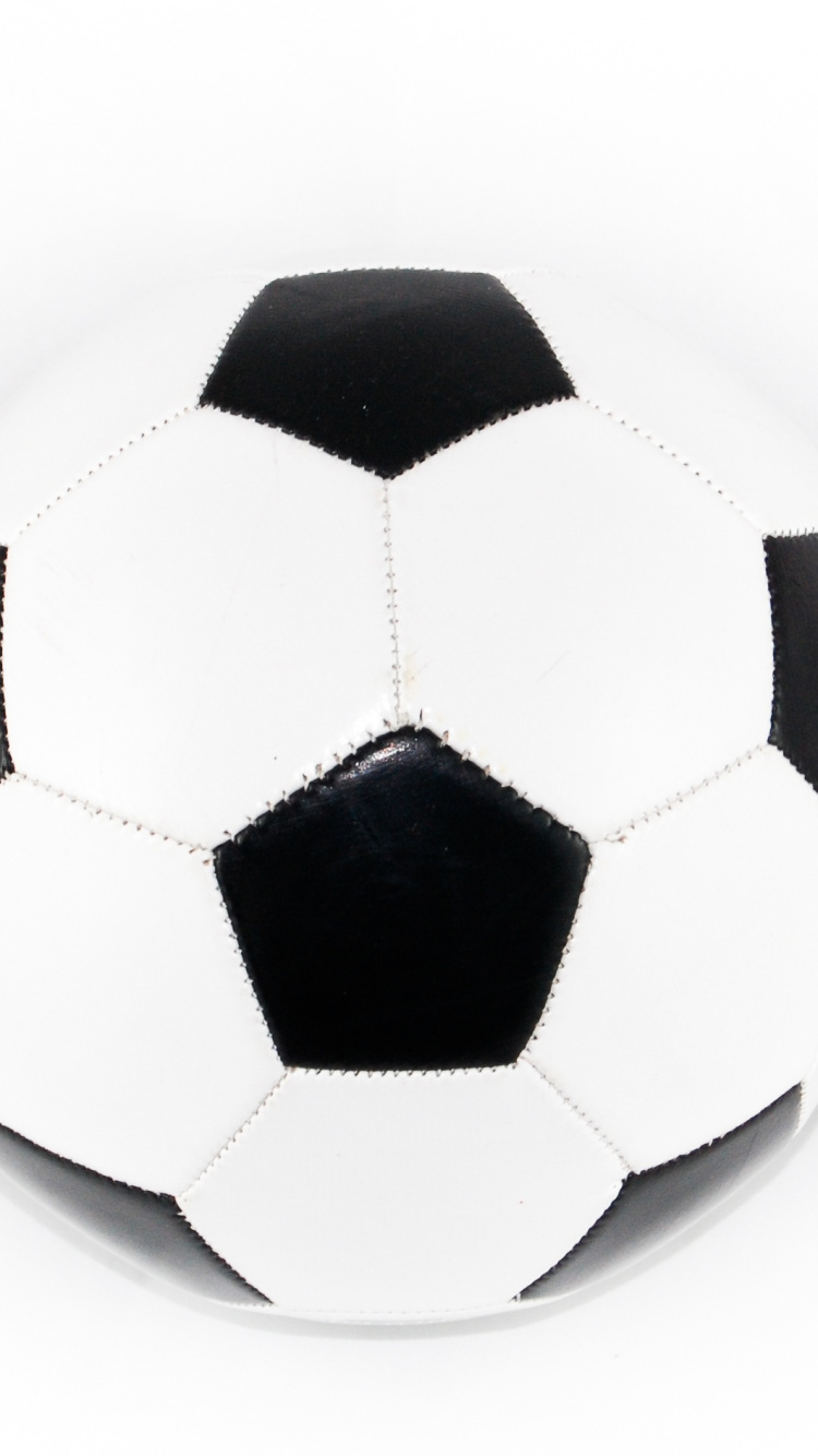 Balón de Fútbol Blanco y Negro. Wallpaper in 750x1334 Resolution