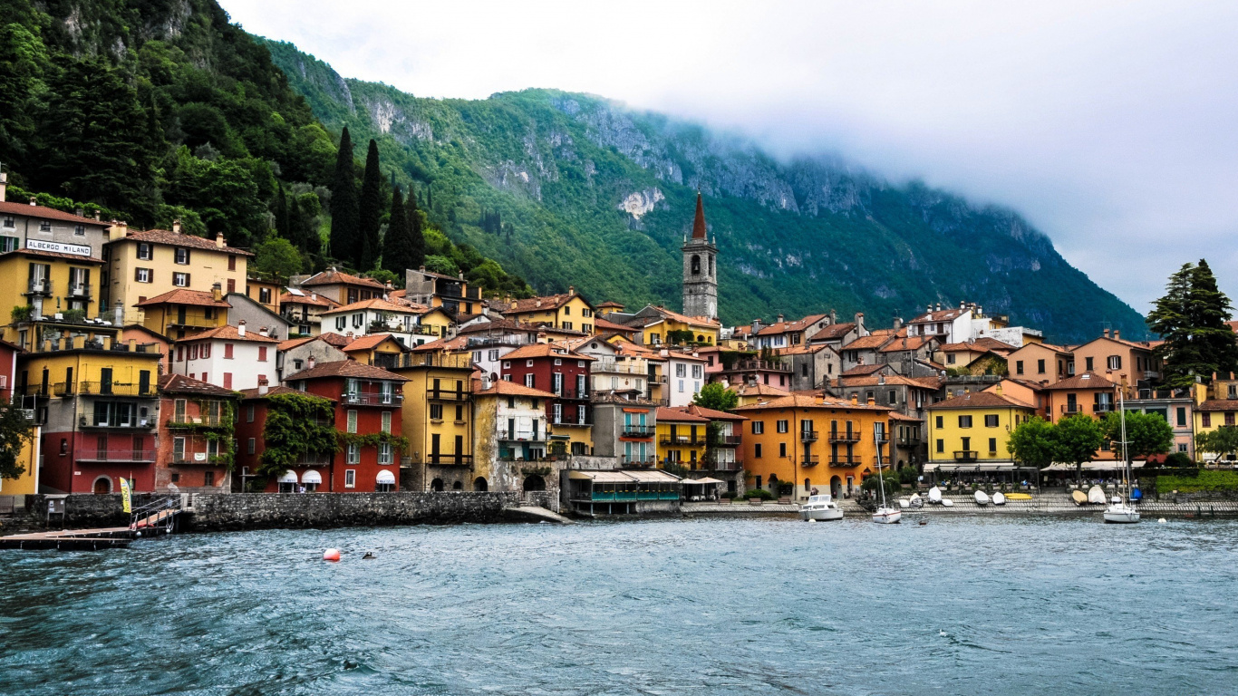 Brown and White Concrete Buildings Near Body of Water During Daytime. Wallpaper in 1366x768 Resolution