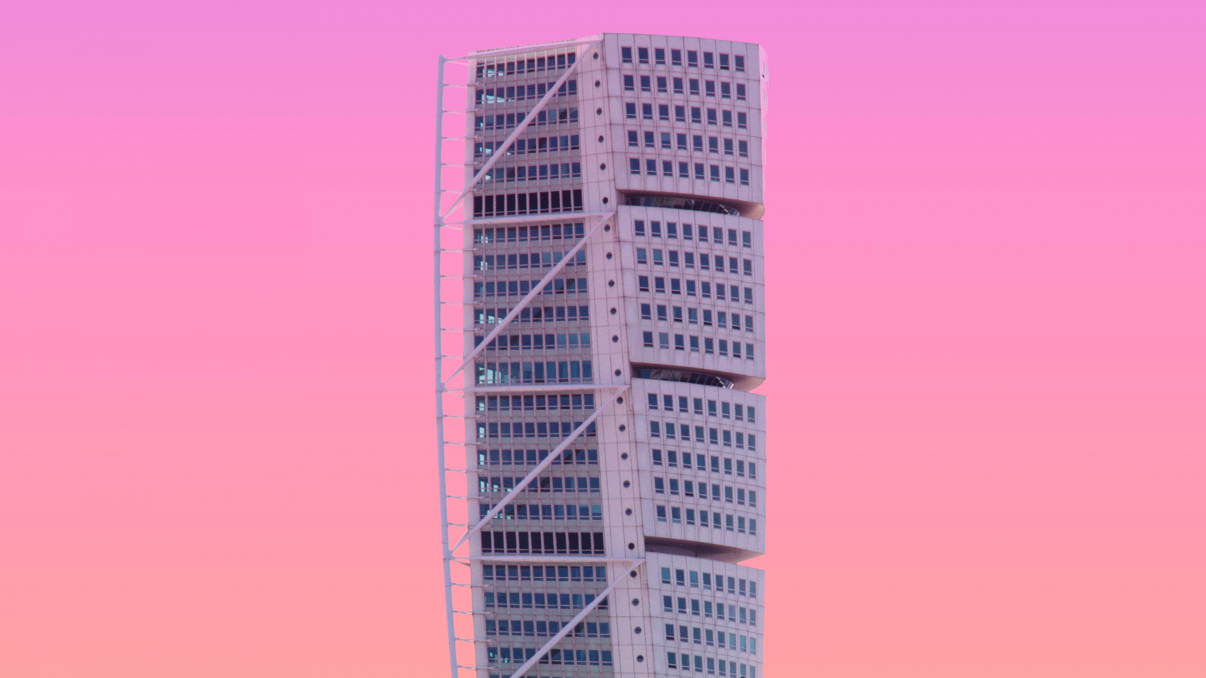 Gray Metal Tower Under Blue Sky. Wallpaper in 3840x2160 Resolution