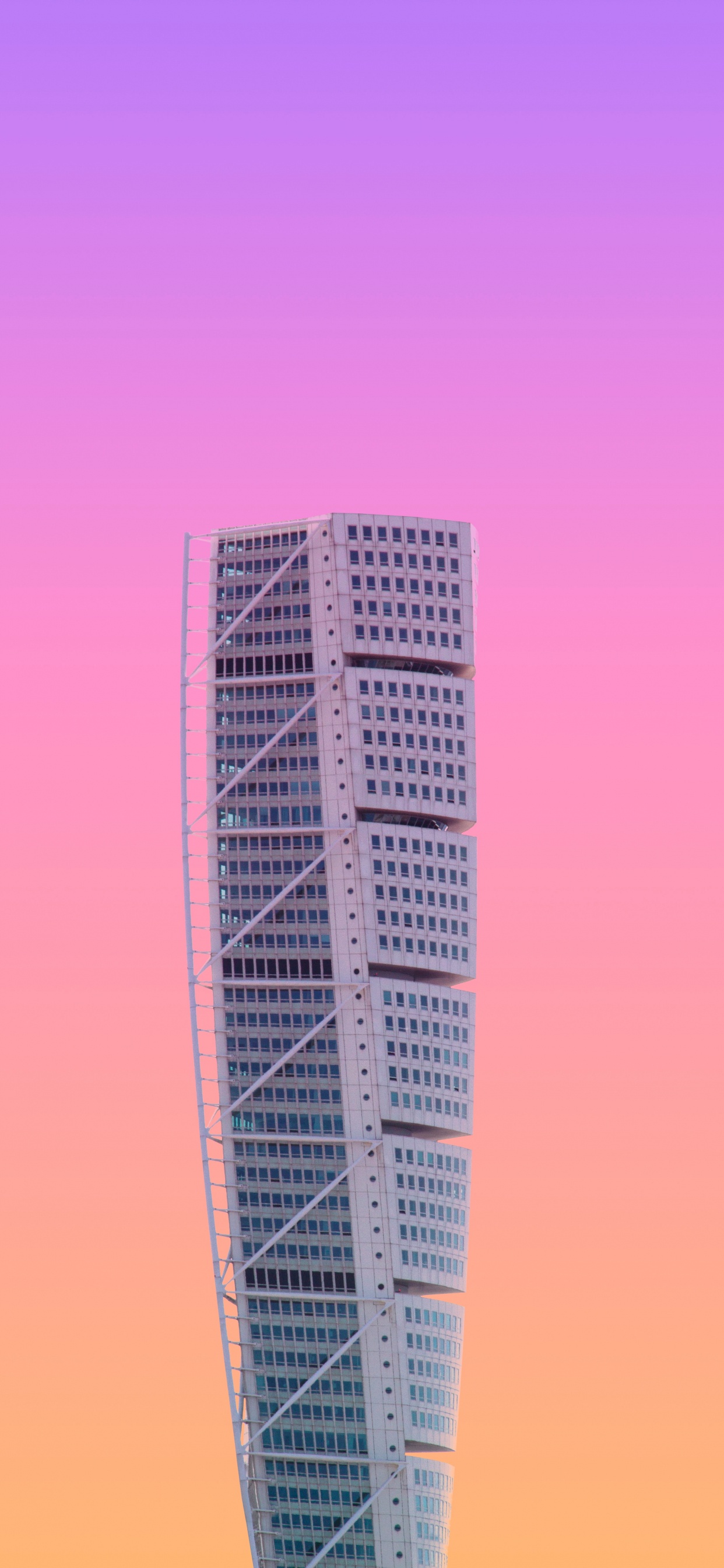 Torre de Metal Gris Bajo un Cielo Azul. Wallpaper in 1242x2688 Resolution