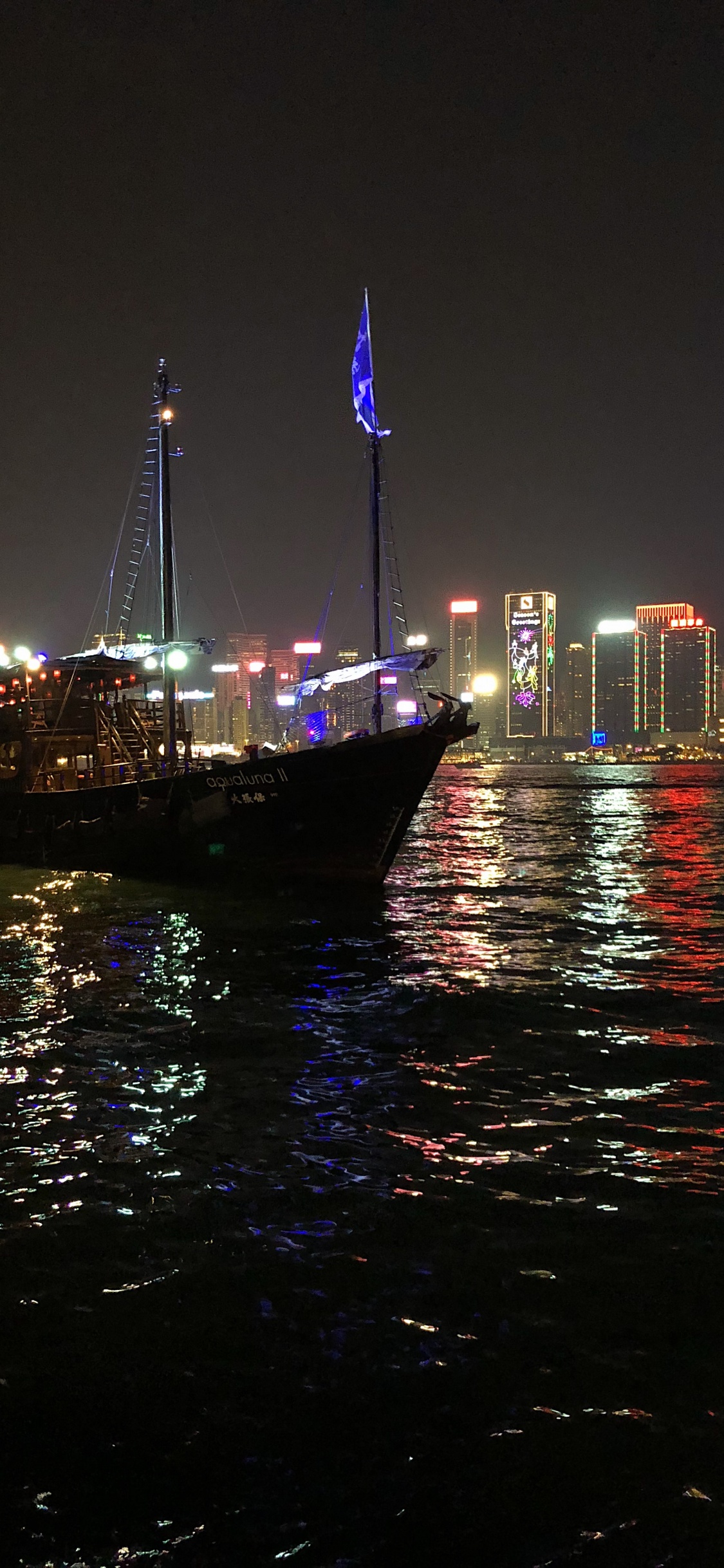 Hong Kong, Eau, Nuit, Métropole, Motomarine. Wallpaper in 1125x2436 Resolution
